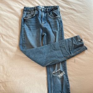 Zara, Size 2, Distressed and Cropped Skinny Jeans